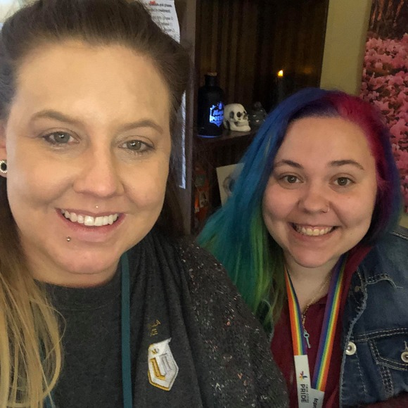 Meet your Posher, Christin - Picture 1 of 1